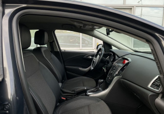 Подержанный автомобиль Opel Astra Hatchback 2012 года (20 фото)