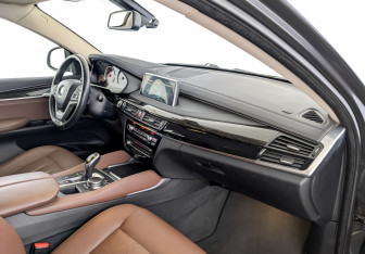 Подержанный автомобиль BMW X6 2018 года (11 фото)