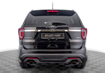 Подержанный автомобиль Ford Explorer 2018 года (6 фото)