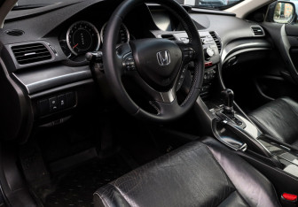 Подержанный автомобиль Honda Accord Sedan 2011 года (11 фото)