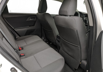 Подержанный автомобиль Toyota Auris Hatchback 2013 года (18 фото)