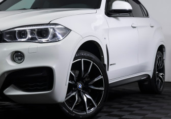 Подержанный автомобиль BMW X6 2018 года (22 фото)