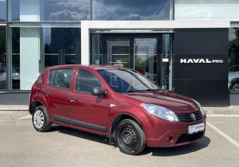 Подержанный автомобиль Renault Sandero 2011 года (3 фото)