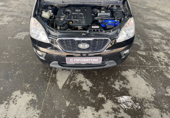 Подержанный автомобиль Kia Carens 2011 года (9 фото)