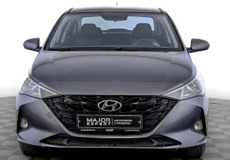 Подержанный автомобиль Hyundai Solaris Sedan 2021 года (2 фото)