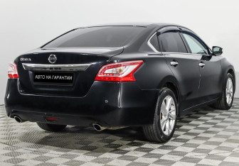 Подержанный автомобиль Nissan Teana 2015 года (5 фото)