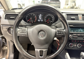 Подержанный автомобиль Volkswagen Jetta Sedan 2012 года (9 фото)