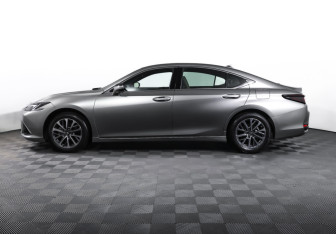 Подержанный автомобиль Lexus ES 2025 года (8 фото)