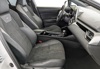 Подержанный автомобиль Toyota C-HR 2021 года (24 фото)