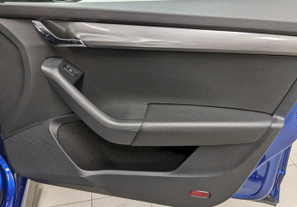 Подержанный автомобиль Skoda Octavia Liftback 2019 года (18 фото)