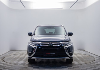 Подержанный автомобиль Mitsubishi Outlander 2016 года (2 фото)