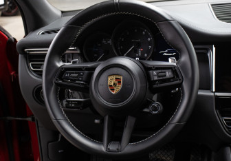 Подержанный автомобиль Porsche Macan 2023 года (17 фото)