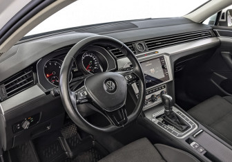 Подержанный автомобиль Volkswagen Passat Sedan 2019 года (15 фото)