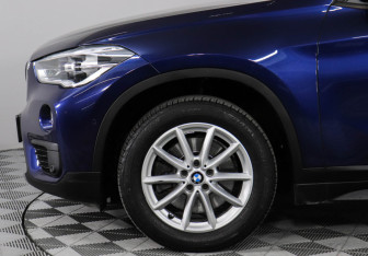 Подержанный автомобиль BMW X1 2018 года (8 фото)