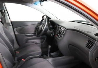 Подержанный автомобиль Kia Rio Hatchback 2010 года (6 фото)