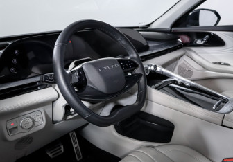 Подержанный автомобиль Exeed RX 2023 года (14 фото)