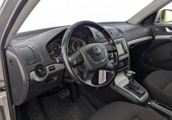 Подержанный автомобиль Skoda Octavia Wagon 2012 года (16 фото)