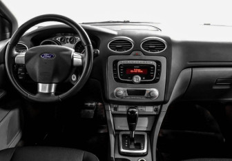 Подержанный автомобиль Ford Focus Hatchback 2010 года (8 фото)