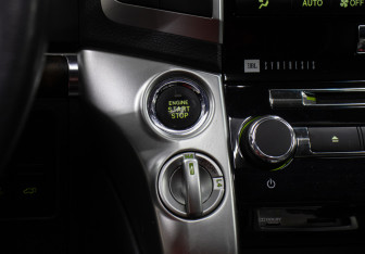 Подержанный автомобиль Toyota Land Cruiser Suv 2013 года (19 фото)