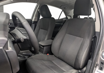 Подержанный автомобиль Toyota Corolla Sedan 2014 года (20 фото)