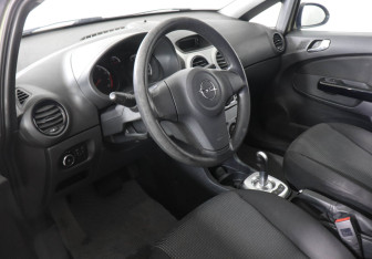 Подержанный автомобиль Opel Corsa 2012 года (9 фото)