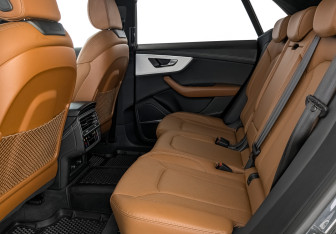 Подержанный автомобиль Audi Q8 2023 года (18 фото)