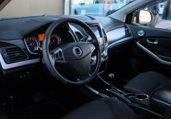 Подержанный автомобиль SsangYong Actyon 2014 года (12 фото)