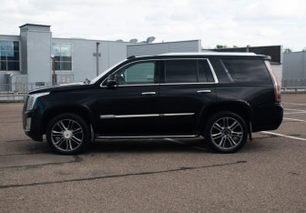 Подержанный автомобиль Cadillac Escalade Suv 2016 года (8 фото)