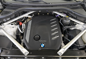 Подержанный автомобиль BMW X6 2022 года (9 фото)