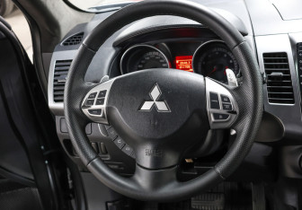 Подержанный автомобиль Mitsubishi Outlander 2008 года (17 фото)