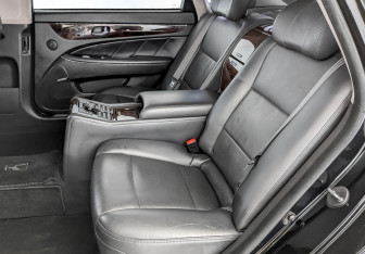 Подержанный автомобиль Hyundai Equus 2015 года (12 фото)