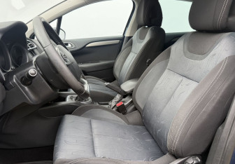 Подержанный автомобиль Citroen C4 Hatchback 2012 года (10 фото)