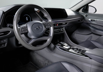 Подержанный автомобиль Hyundai Sonata 2020 года (14 фото)