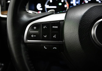 Подержанный автомобиль Lexus LX 2016 года (11 фото)