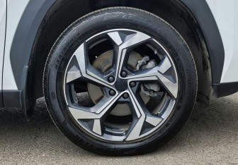 Подержанный автомобиль Geely Atlas 2023 года (9 фото)