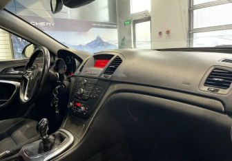 Подержанный автомобиль Opel Insignia Liftback 2013 года (9 фото)