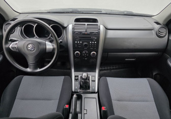 Подержанный автомобиль Suzuki Grand Vitara 2007 года (11 фото)