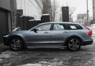 Подержанный автомобиль Volvo V90 Cross Country 2018 года (8 фото)