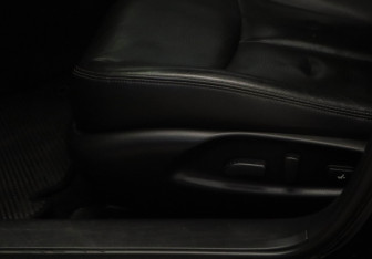 Подержанный автомобиль Infiniti Q70 2014 года (16 фото)