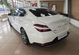 Подержанный автомобиль Genesis G70 2022 года (7 фото)
