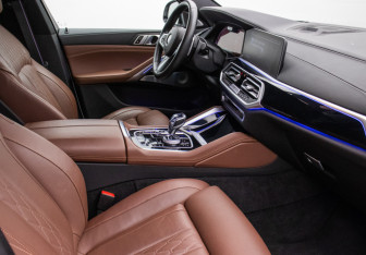 Подержанный автомобиль BMW X6 2021 года (9 фото)