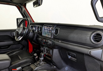 Подержанный автомобиль Jeep Wrangler 2021 года (11 фото)