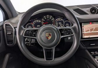 Подержанный автомобиль Porsche Cayenne 2020 года (21 фото)