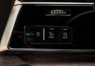 Подержанный автомобиль Audi Q8 2018 года (8 фото)