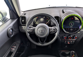 Подержанный автомобиль MINI Countryman 2021 года (21 фото)
