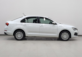 Подержанный автомобиль Skoda Rapid Liftback 2022 года (4 фото)