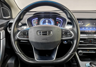 Подержанный автомобиль Geely Coolray 2022 года (22 фото)