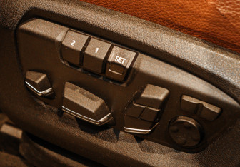 Подержанный автомобиль BMW X6 2016 года (14 фото)