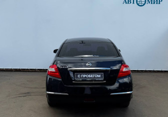 Подержанный автомобиль Nissan Teana 2011 года (7 фото)