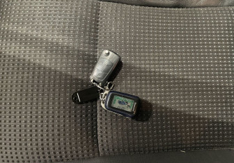 Подержанный автомобиль Chevrolet Captiva 2012 года (17 фото)